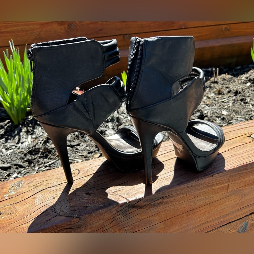 Heels - Picture 2 of 4